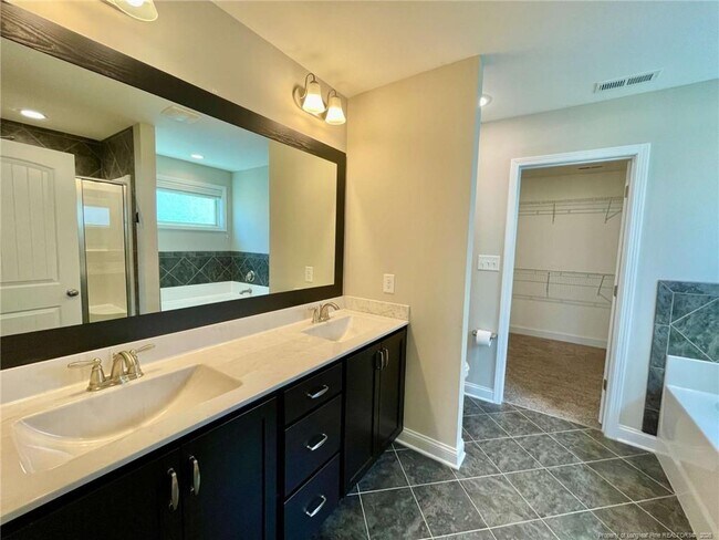 Building Photo - 5344 Debut Ave