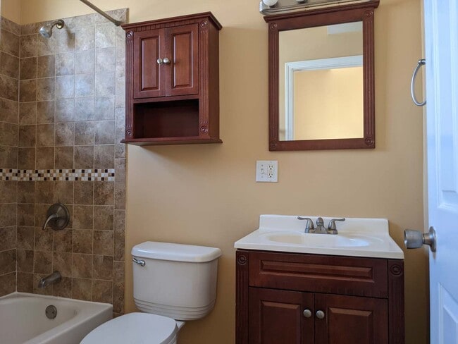 Building Photo - 712 S Aberdeen St