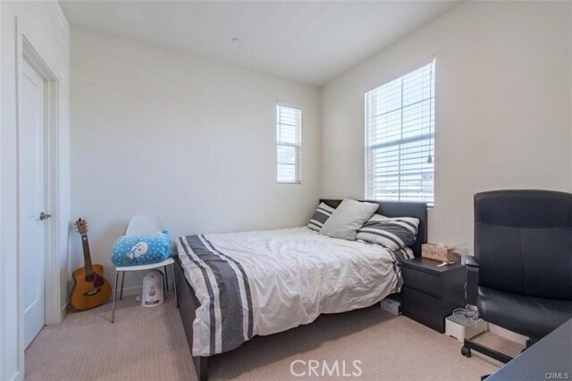 Building Photo - 140 Paramount