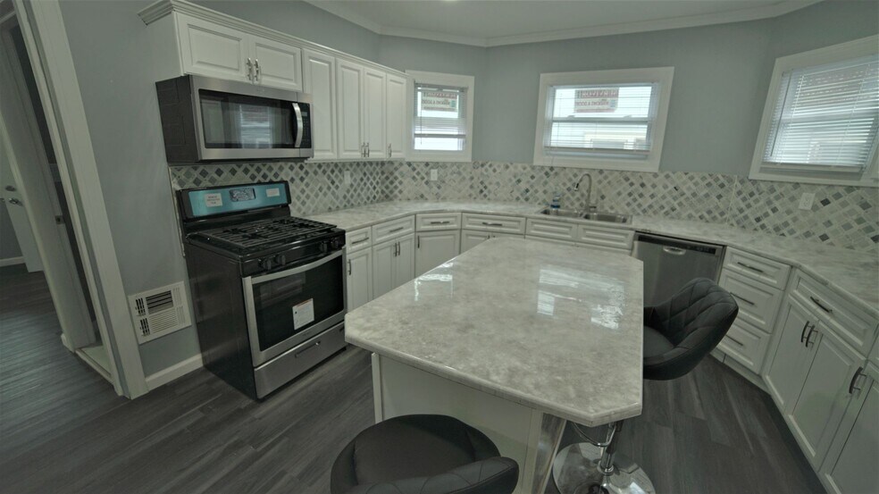 Building Photo - 121 Lexington Ave