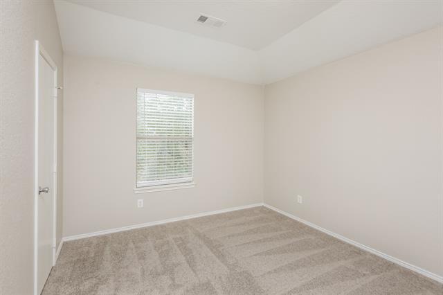 Building Photo - 533 Crown Oaks Dr