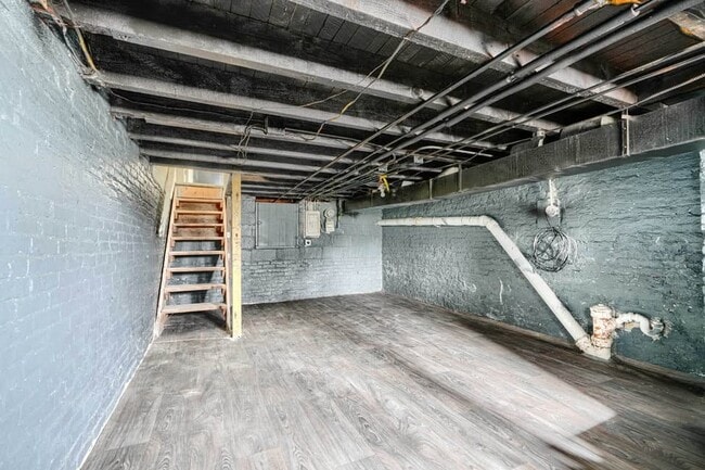 Building Photo - 151X E Hoffman St