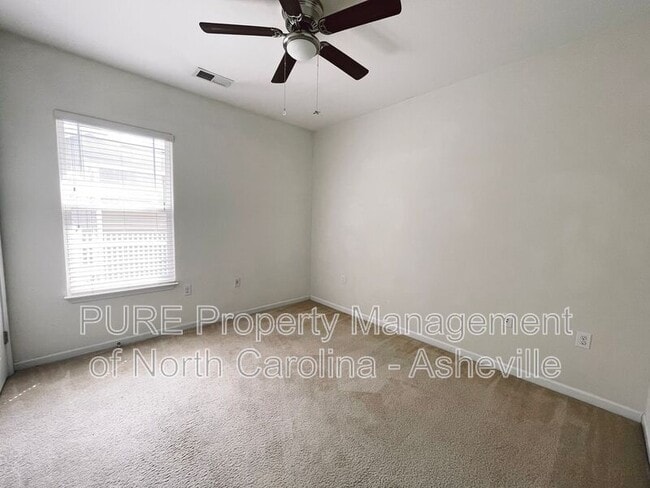 Building Photo - 277 Old Farm School Rd