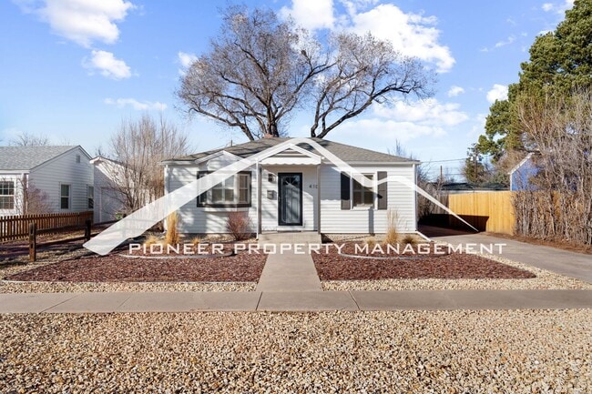 Building Photo - Downtown Charm with Private Yard, Oversized Garage and AC