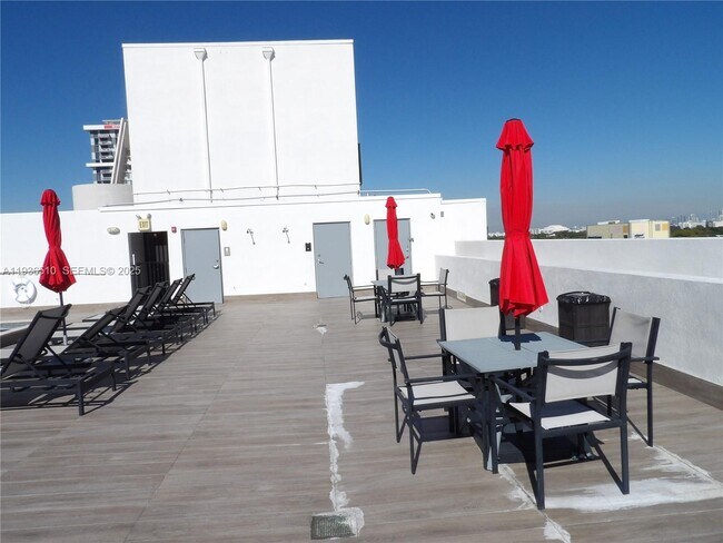 Building Photo - 2740 SW 28th Terrace