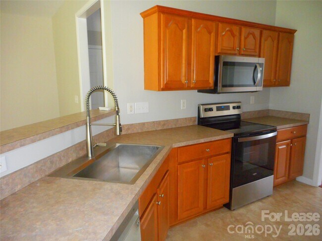Building Photo - 1018 Fountainbrook Dr
