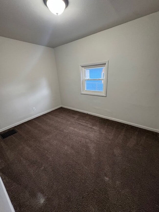 Building Photo - 1408 Eckart St