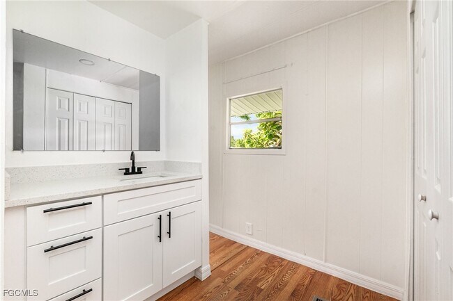 Building Photo - 91 Twin Palms Dr