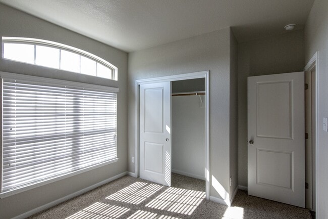 Building Photo - 7019 Tanglehead Dr