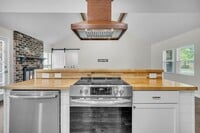 Building Photo - Comfortable Living with Modern Upgrades in Prime Goose Creek Location
