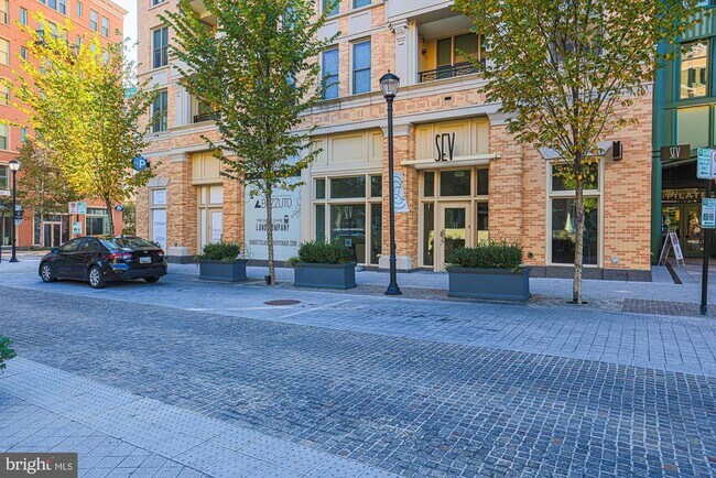 Building Photo - 3535 Chevy Chase Lake Dr