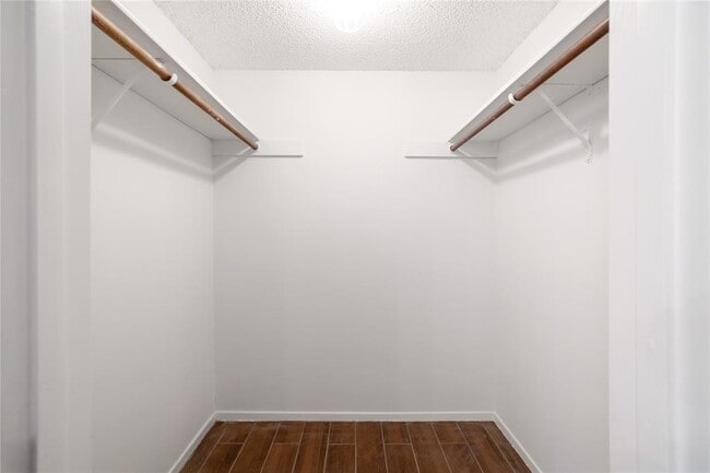 Building Photo - 804 Lone Tree Ct