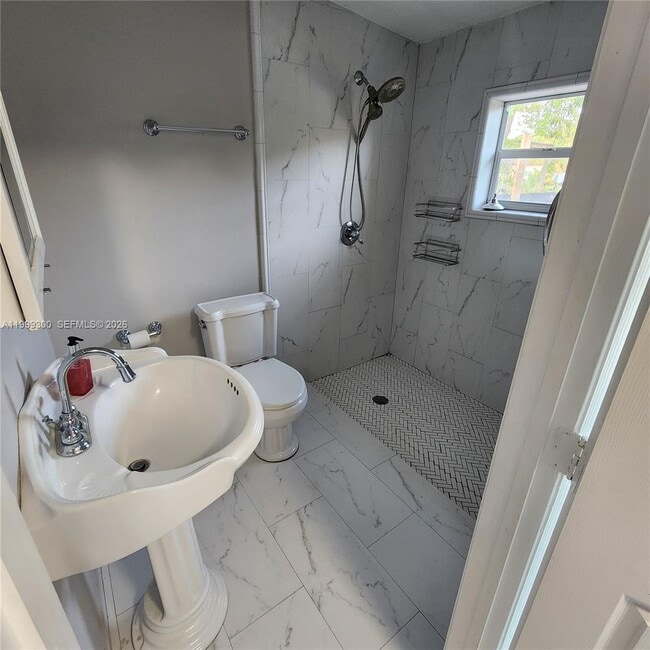 Building Photo - 3325 S Lake Dr