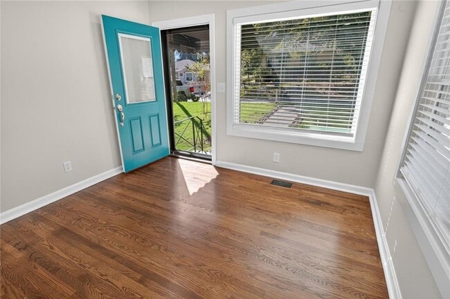 Building Photo - 475 Center Hill Ave NW