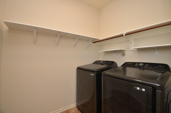 Building Photo - 3119 Balch Springs Ln