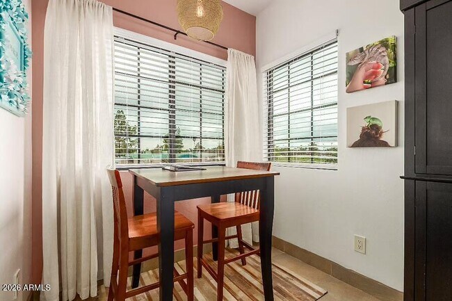 Building Photo - 930 N Mesa Dr