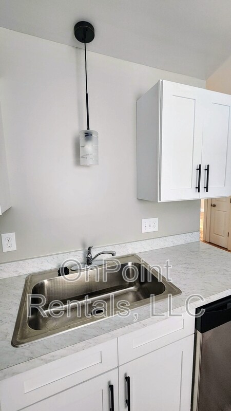 Building Photo - 7873 Syracuse St