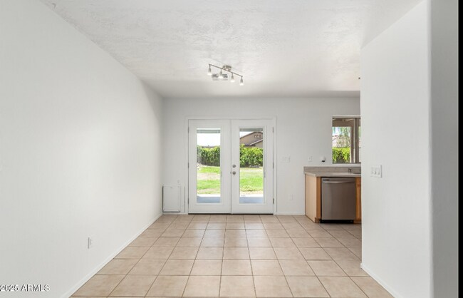 Building Photo - Charming Corner Lot Gem!