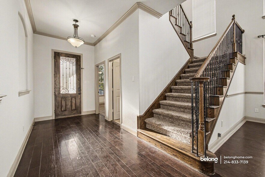 Building Photo - 588 Deverson Dr