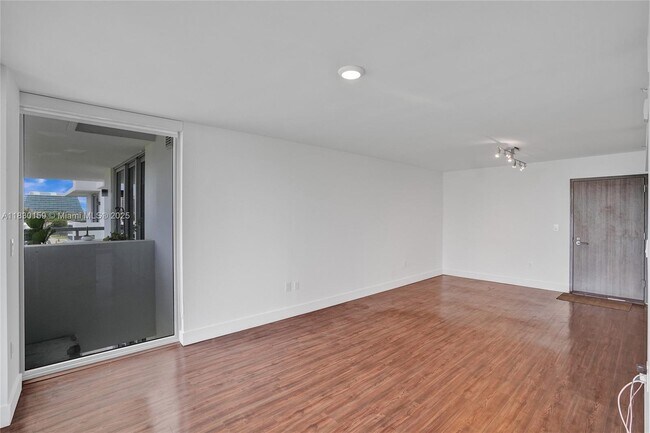 Building Photo - 9261 E Bay Harbor Dr