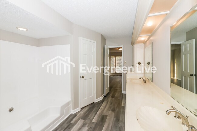 Building Photo - 5506 Pine Arbor Dr