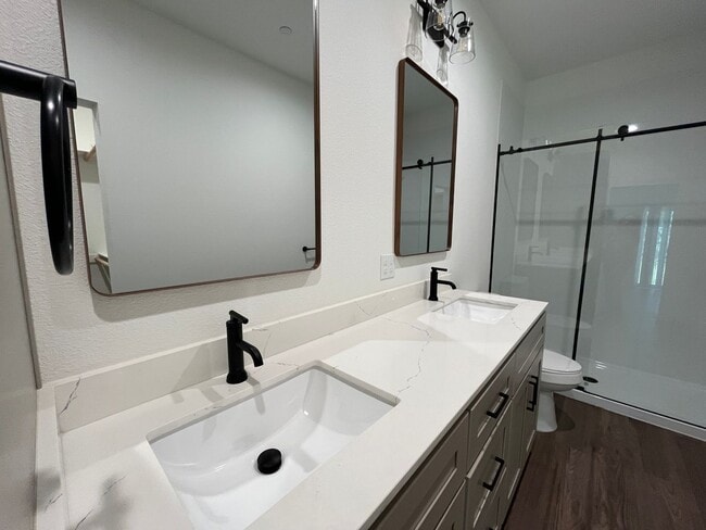Building Photo - Newly built homes with City of Redding solar!