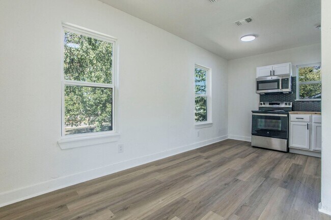 Building Photo - 2215 N Elmendorf St