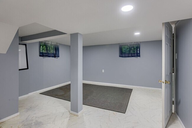 Building Photo - 2 Bedroom Benson Charmer!!