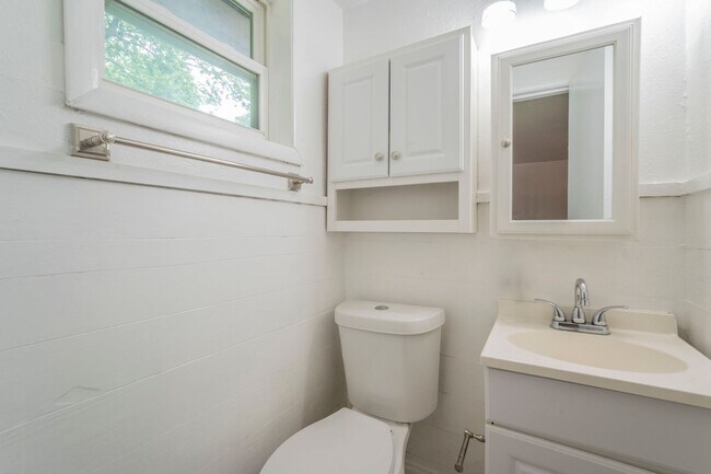 Building Photo - New Renovated Home in Fort Worth Coming Soon!