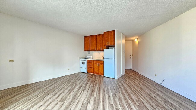 Building Photo - Holiday Village - renovated studio with on...