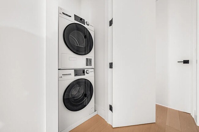 Building Photo - 110 Reade St