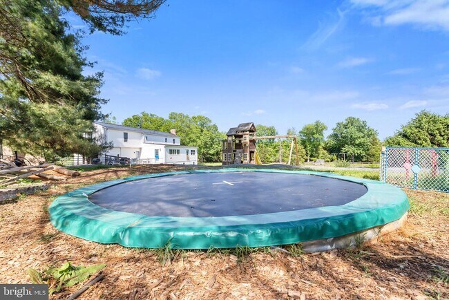 Building Photo - 4301 Mountain View Dr