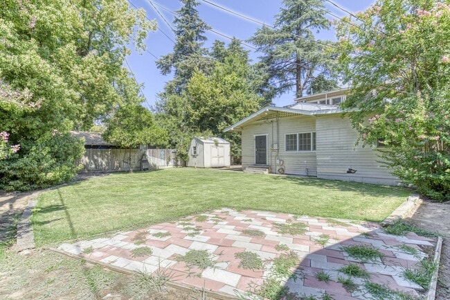 Building Photo - 734 E Peralta Wy