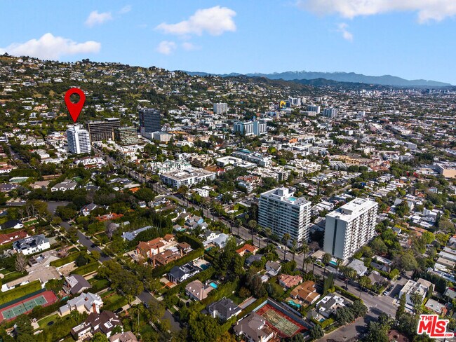 Building Photo - 999 N Doheny Dr