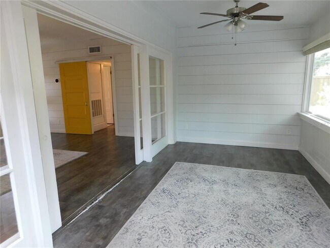 Building Photo - 2252 Howard Dr