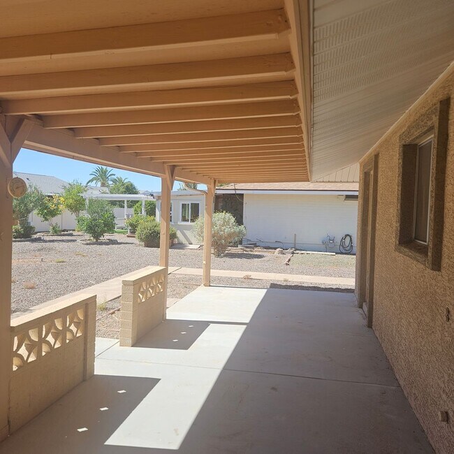 Building Photo - 9845 N 105th Dr