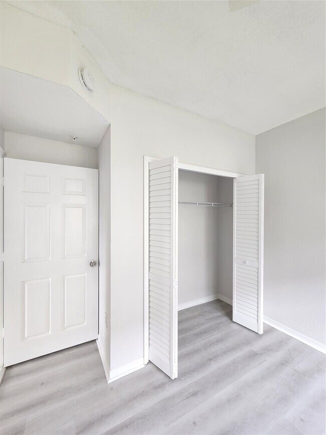 Building Photo - 15145 Michelangelo Blvd