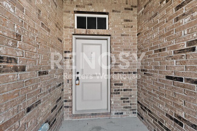 Building Photo - Completely Refreshed Fort Worth Home