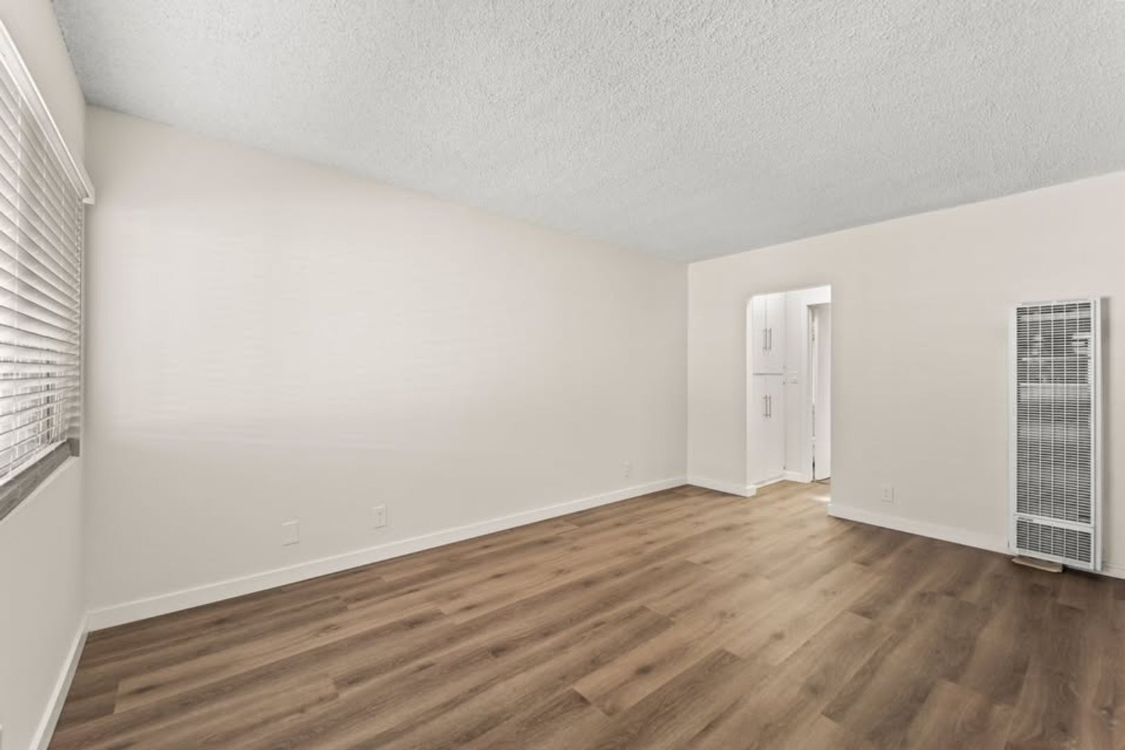 Building Photo - 862 W 84th St