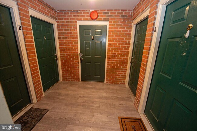 Building Photo - 800 College Ln