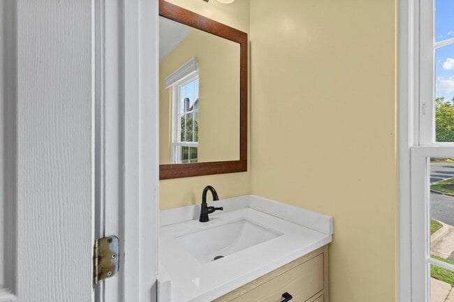 Building Photo - 5411 Castlestone Dr