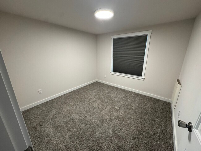 Building Photo - Jasmines Q