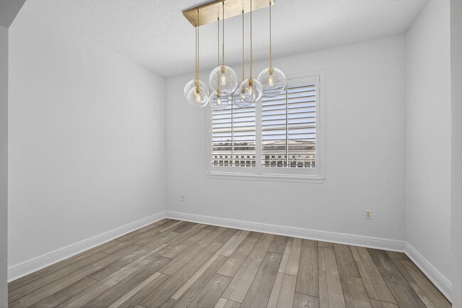 Building Photo - 5301 Myrtlewood Cir E