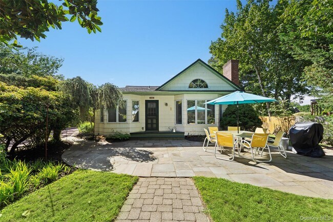 Building Photo - 414 Main St