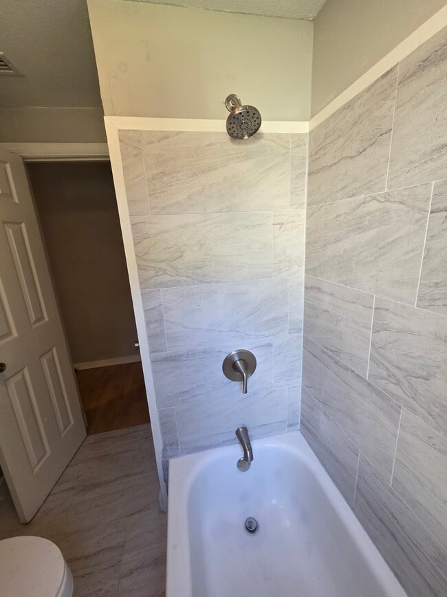 Building Photo - 2866 Edgewood St