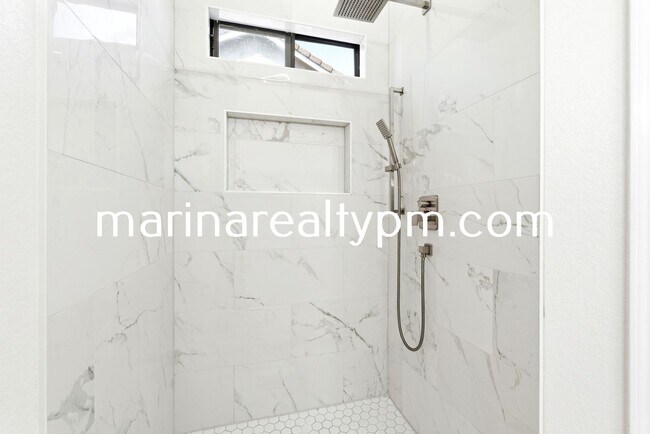Building Photo - Home Sweet home-Beautiful remolded 3 bedroom 2 bathroom