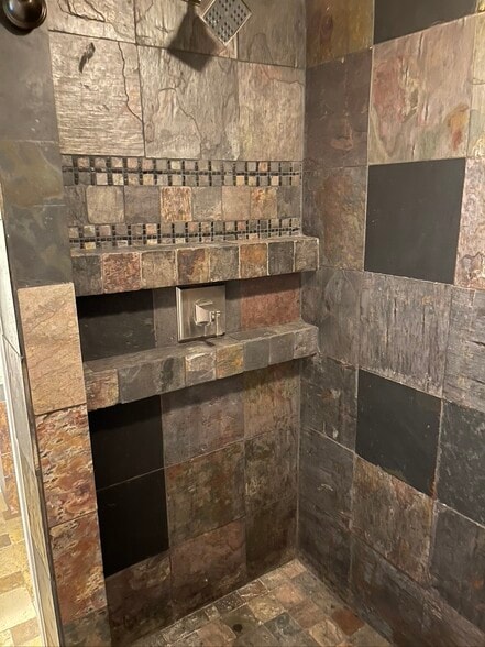 Building Photo - 24 Forest Hills Dr