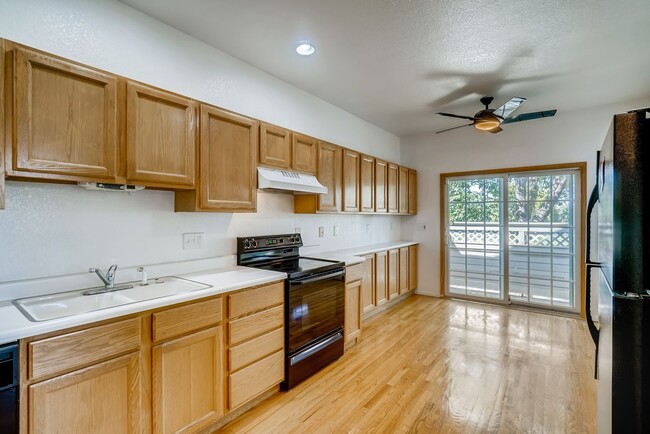 Building Photo - COMING IN MAY!!!   Huge 2BR, 2BTH Townhous...