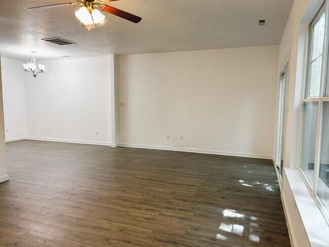 Building Photo - 248 Craftsman Cir