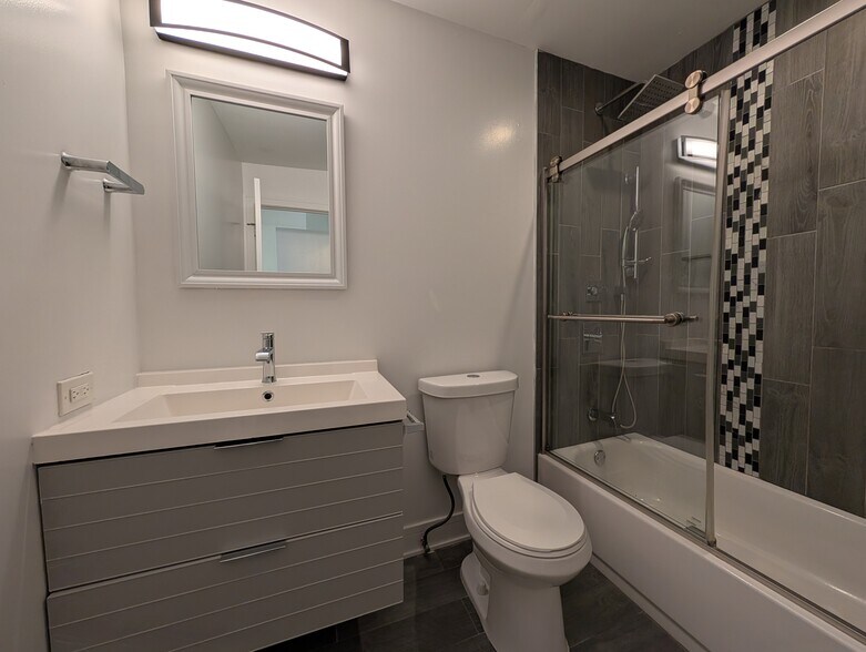 Building Photo - 932 W Grace St